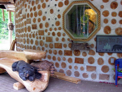 cordwood, hiša iz lesenih kosov lesa, lesena hiša, naravna hiška, naravna gradnja, gradnja z naravnimi materiali