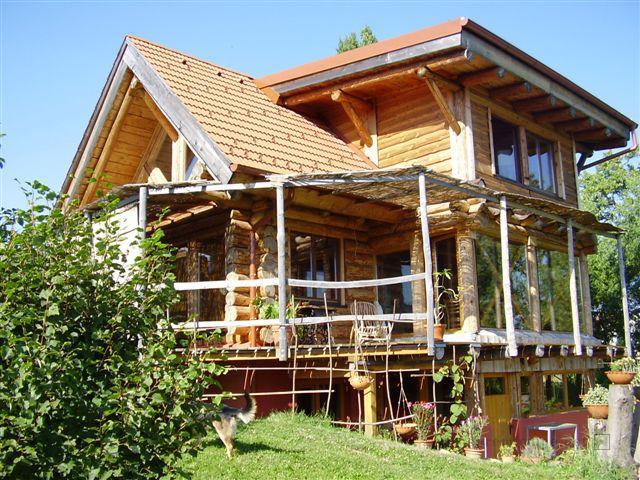 lesena hiša, brunarica, permakultura, lesena hiška, naravna gradnja, gradnja z naravnimi materiali