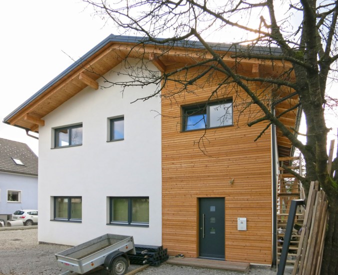 hiša iz slame, arhitekt naravna gradnja, projekt hiša iz slame, apneni ometi, naravna hiša, naravna gradnja, gradnja z naravnimi materiali, Peter Rijavec arhitekt, Arhi-tura, lesena fasada