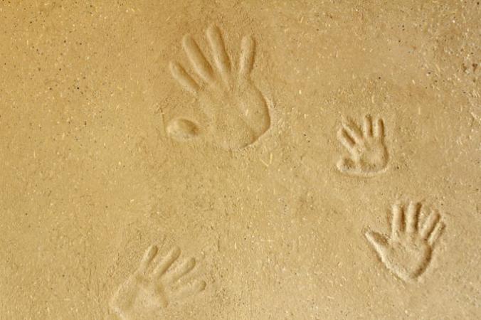 ilovnati ometi, ilovica, glina, zemlja, naravni material, naravna gradnja, gradnja z naravnimi materiali