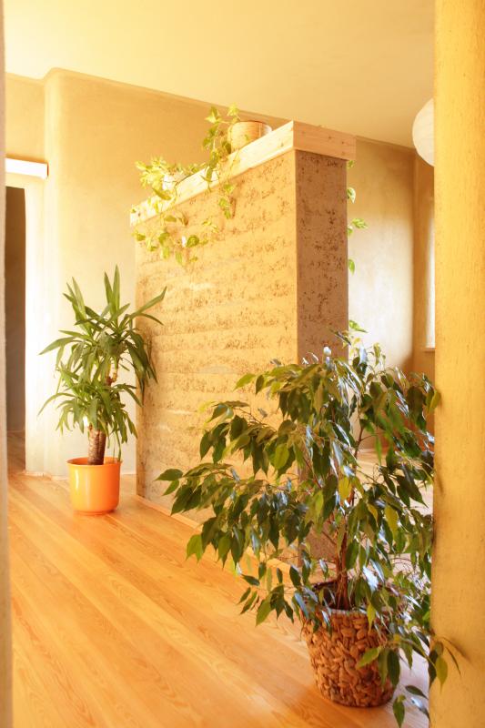 bivalno ugodje, kvaliteta bivanja, hiša iz slame, ilovnati ometi, naravni interierji, arhitekt naravna gradnja, naravna gradnja, gradnja z naravnimi materiali