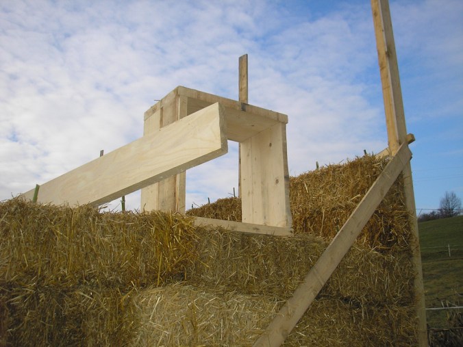 slamnate bale, stena iz slamnatih bal, hiša iz slame, hiša iz slamnatih bal