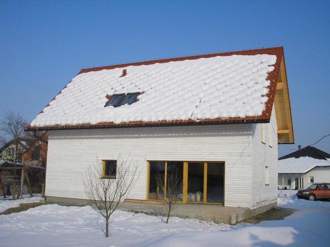 hiša iz slamnatih bal, hiša iz slame, slamnata hiša, naravna gradnja, gradnja z naravnimi materiali