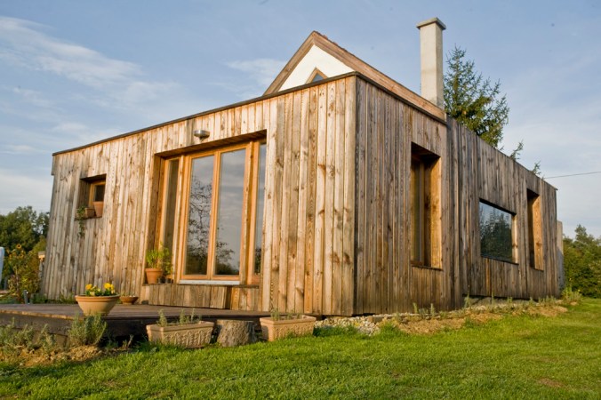 hiša iz slamnatih bal, hiša iz slame, slamnata hiša, naravna gradnja, gradnja z naravnimi materiali