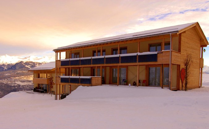 hiša iz slame, samonosna slamnata konstrukcija, naravna gradnja, hiša iz slame, slamnata hiša, naravna hiša, gradnja z naravnimi materiali