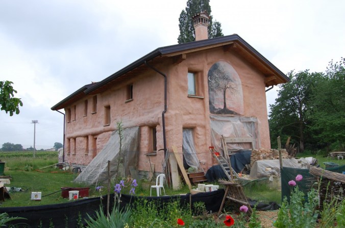 hiša iz slame, samonosna slamnata konstrukcija, naravna gradnja, hiša iz slame, slamnata hiša, naravna hiša, gradnja z naravnimi materiali