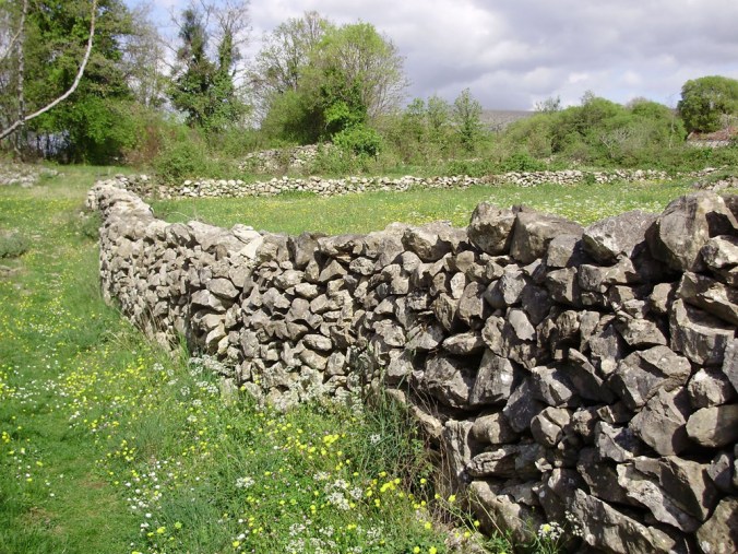 suhozid, kamnita gradnja, gradnja iz kamna, naravna gradnja, kamniti zid, hiša iz kamna, gradnja z naravnimi materiali