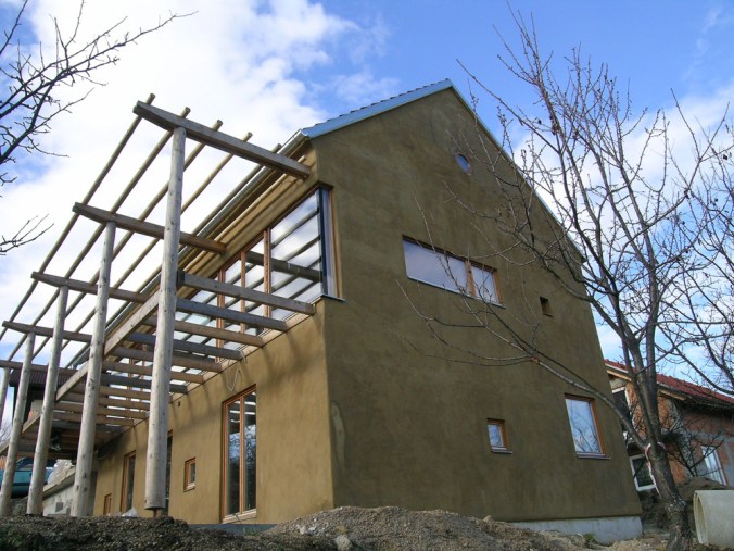 hiša iz slamnatih bal, hiša iz slame, slamnata hiša, naravna gradnja, gradnja z naravnimi materiali