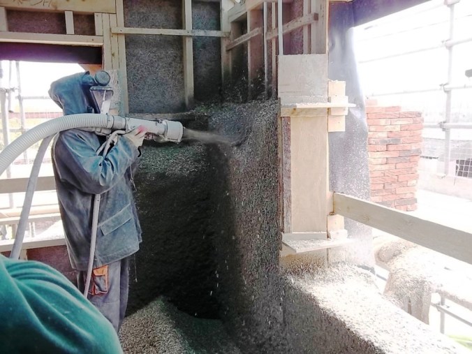 hiša iz konoplje, hiša iz konopljinega betona, naravna gradnja, hiša iz konoplje arhitekt,  lesena hiša, gradnja z naravnimi materiali, naravna gradnja arhitekt