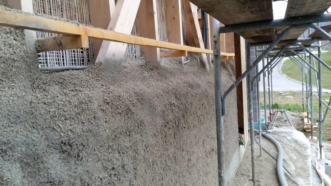 hiša iz konoplje, hiša iz konopljinega betona, naravna gradnja, hiša iz konoplje arhitekt,  lesena hiša, gradnja z naravnimi materiali, naravna gradnja arhitekt