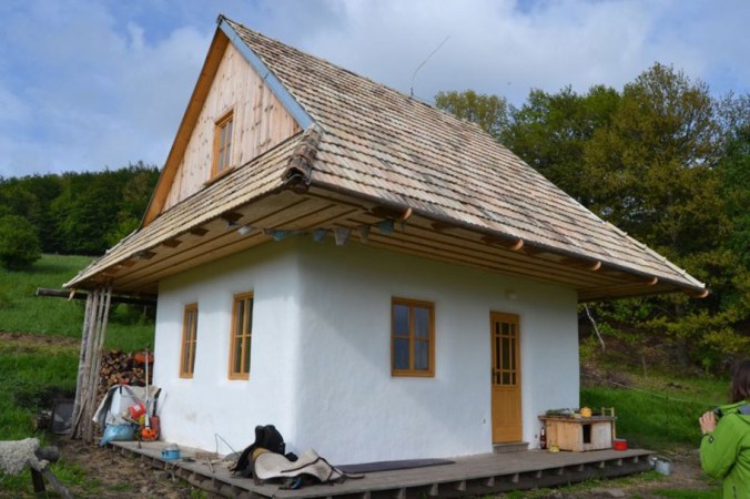 hiša iz slame, samonosna slamnata konstrukcija, naravna gradnja, hiša iz slame, slamnata hiša, naravna hiša, gradnja z naravnimi materiali